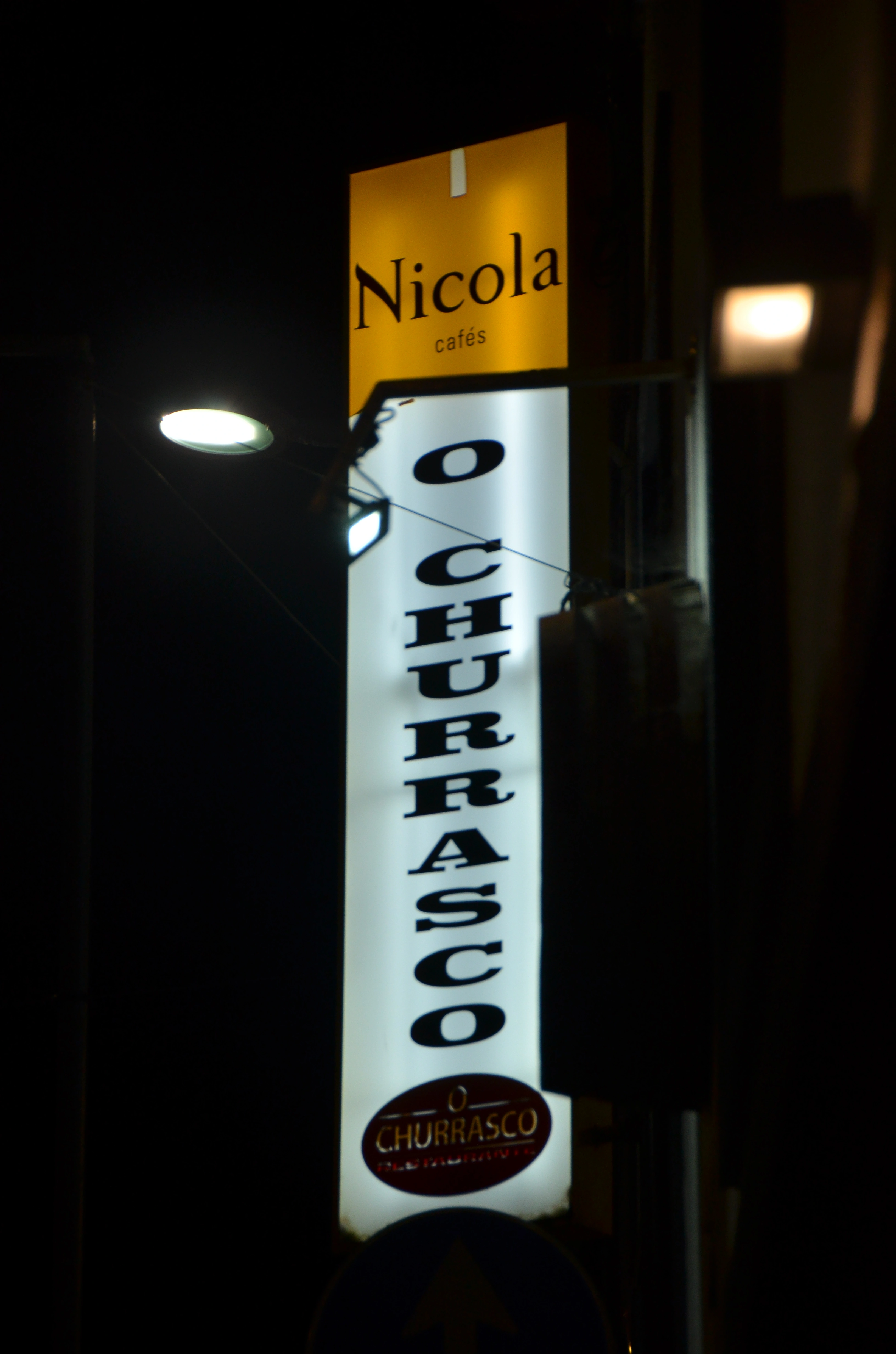 Vista do interior do restaurante O Churrasco em Ponta Delgada, Açores